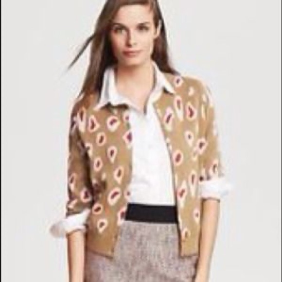 SOLD Banana Republic cream leopard print cardigan - Picture 2 of 8